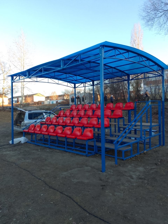 Трибуна с навесом из поликарбоната